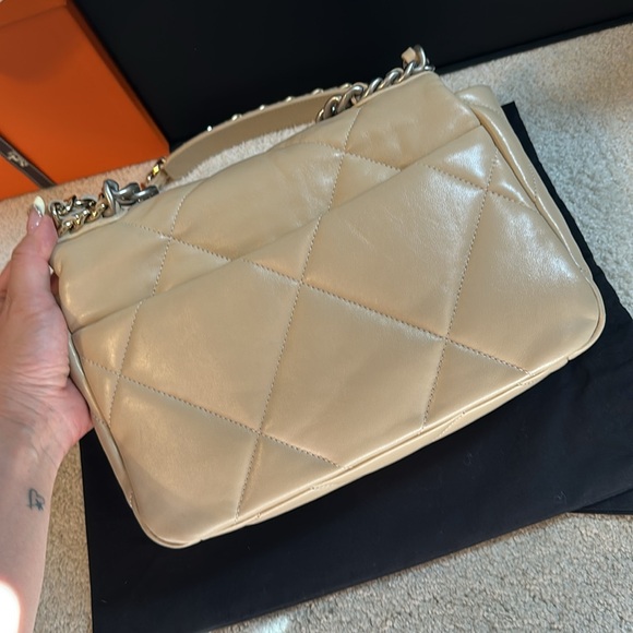 Chanel 19 22C Beige Small Flap - Full Set - Picture 10 of 10